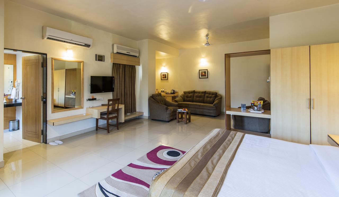 Hotel Phoenix Koregaon Park Pune Exterior foto