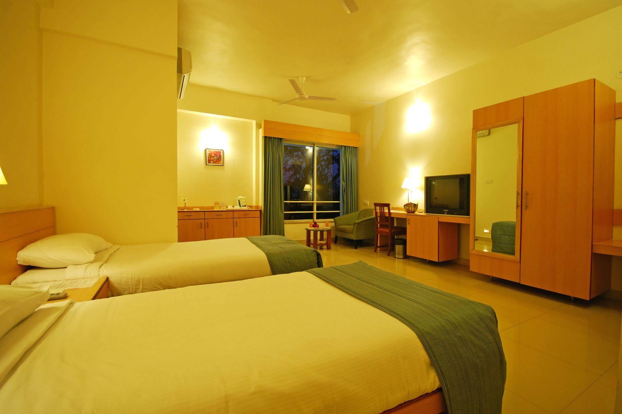 Hotel Phoenix Koregaon Park Pune Exterior foto