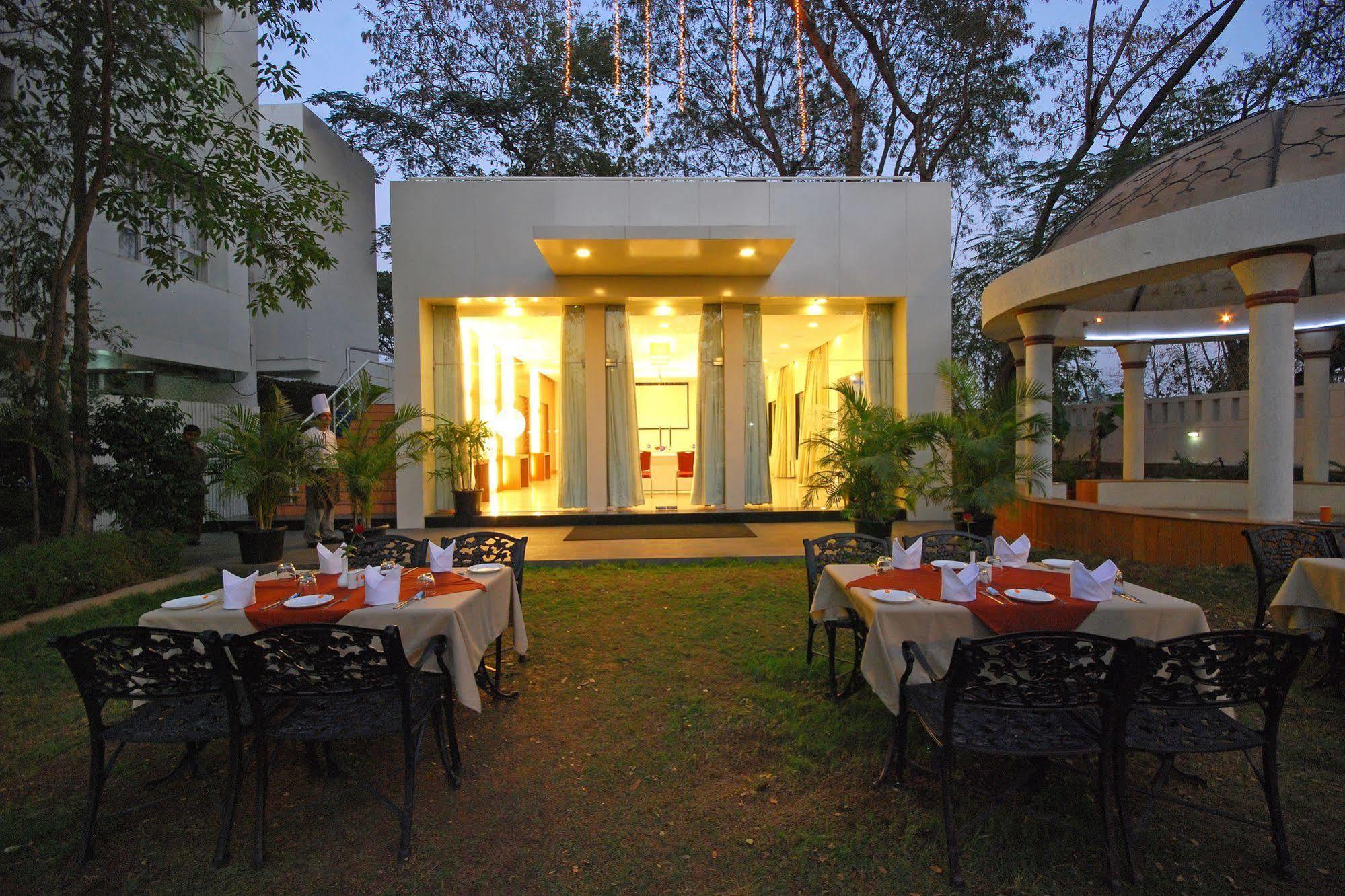 Hotel Phoenix Koregaon Park Pune Exterior foto